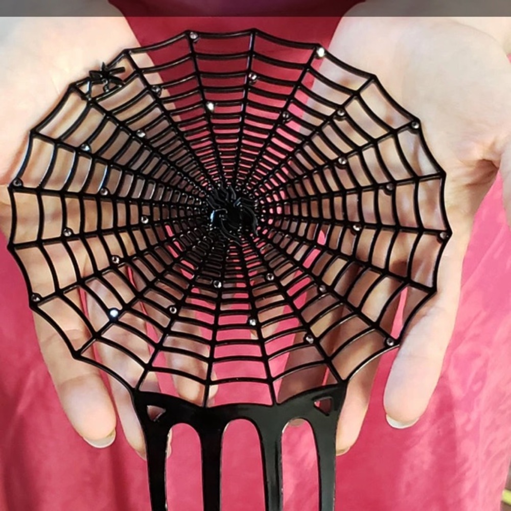 Large spiderweb hair comb